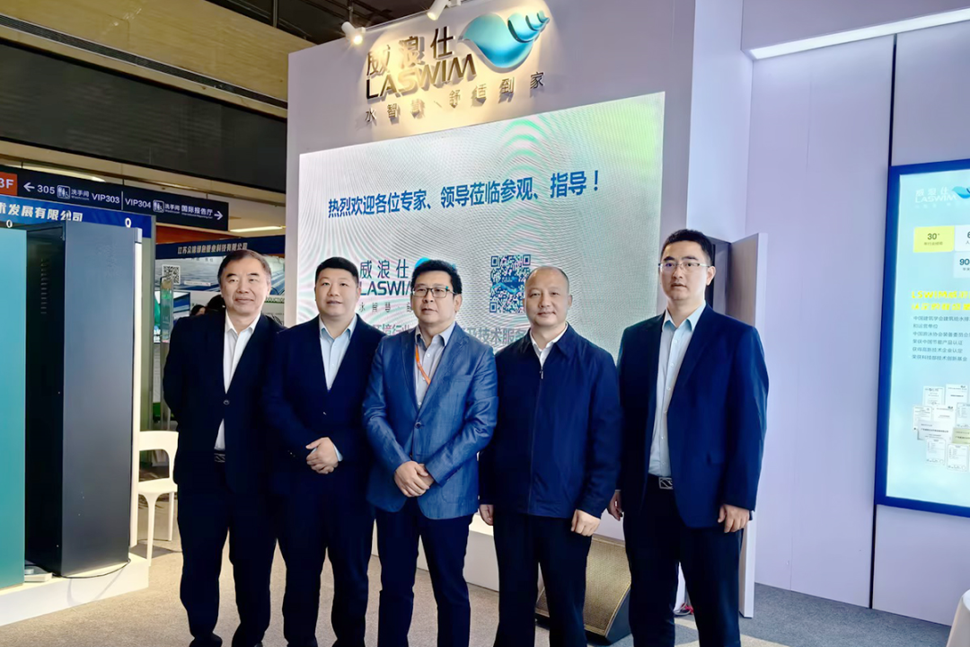 專家、領(lǐng)導(dǎo)蒞臨參觀，指導(dǎo)合影